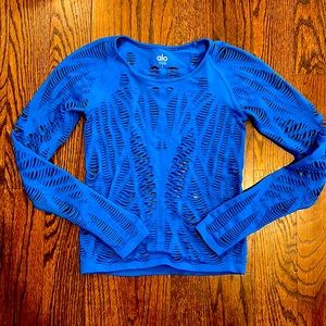 Alo Yoga Wanderer Long Sleeve Top- Atlas
